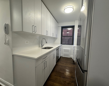 219 East 69th Street - Photo Thumbnail 5