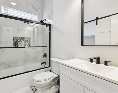 2747 Orleans Avenue - Photo Thumbnail 9