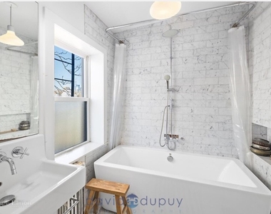 454 Henry St - Photo Thumbnail 7