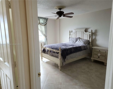 3725 S Ocean Dr - Photo Thumbnail 10