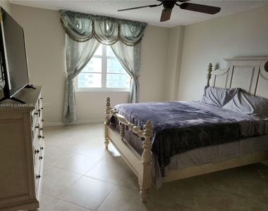 3725 S Ocean Dr - Photo Thumbnail 11