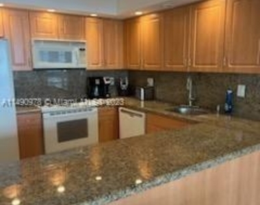 3725 S Ocean Dr - Photo Thumbnail 2