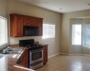 6195 Maple Oak Avenue - Photo Thumbnail 4