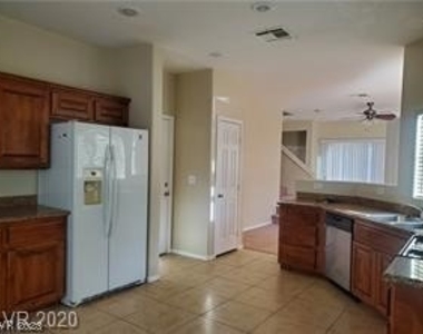 6195 Maple Oak Avenue - Photo Thumbnail 2