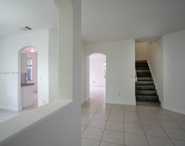 7457 Nw 113th Ct - Photo Thumbnail 2