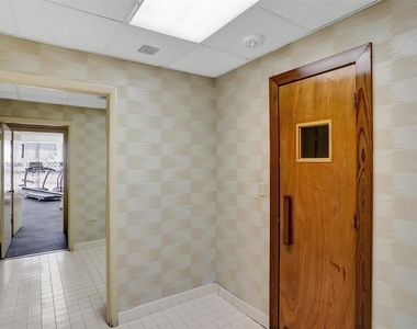 2555 Collins Ave - Photo Thumbnail 25