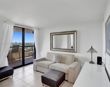 2555 Collins Ave - Photo Thumbnail 6