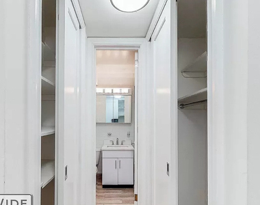 165 East 35th Street - Photo Thumbnail 4