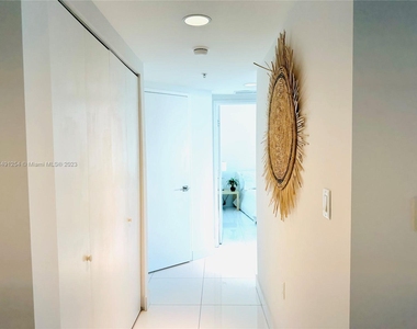 150 Sunny Isles Blvd - Photo Thumbnail 9