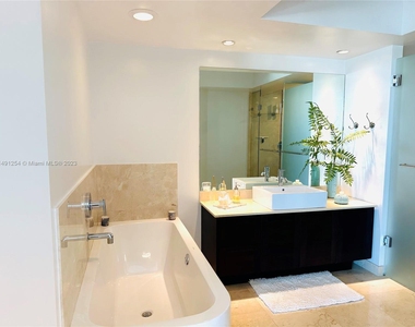 150 Sunny Isles Blvd - Photo Thumbnail 7