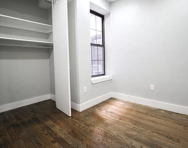 1719 Gates Avenue - Photo Thumbnail 6