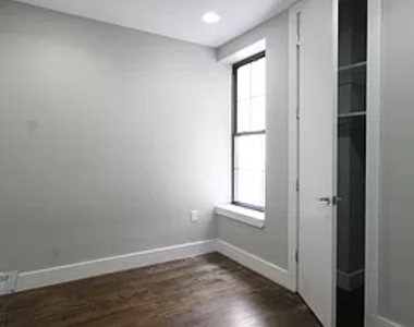 1719 Gates Avenue - Photo Thumbnail 4