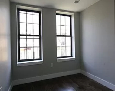 1719 Gates Avenue - Photo Thumbnail 5