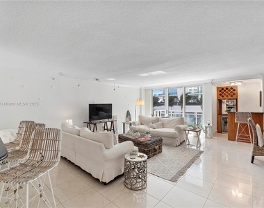 6917 Collins Ave - Photo Thumbnail 2