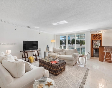 6917 Collins Ave - Photo Thumbnail 5