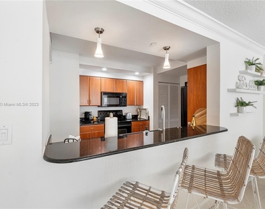 6917 Collins Ave - Photo Thumbnail 7