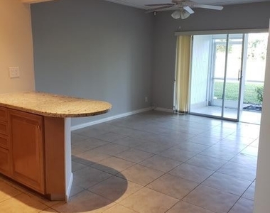 3201 S Palm Aire Drive - Photo Thumbnail 9