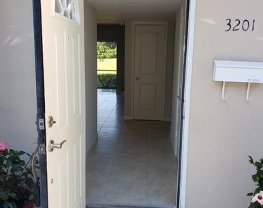 3201 S Palm Aire Drive - Photo Thumbnail 2