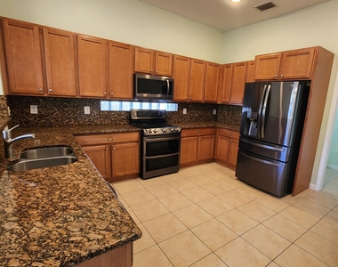 1042 Grove Park Circle - Photo Thumbnail 12