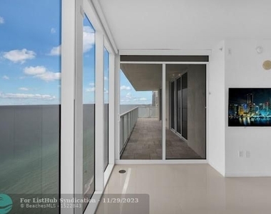 16699 Collins Ave - Photo Thumbnail 17