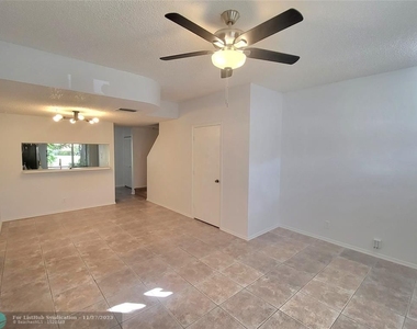 8062 Sanibel Dr - Photo Thumbnail 2