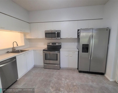 8062 Sanibel Dr - Photo Thumbnail 5