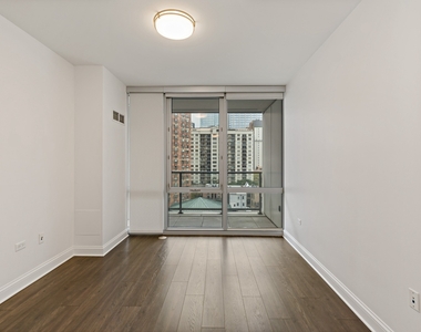 2 W Delaware Place - Photo Thumbnail 6