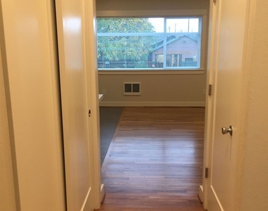 7511 North Berkeley - Photo Thumbnail 9