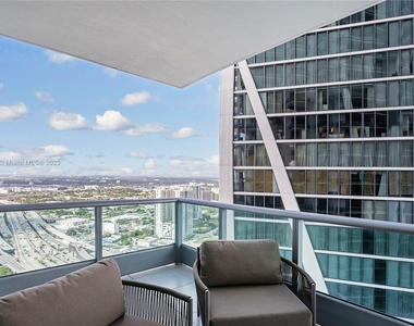 900 Biscayne Blvd - Photo Thumbnail 3