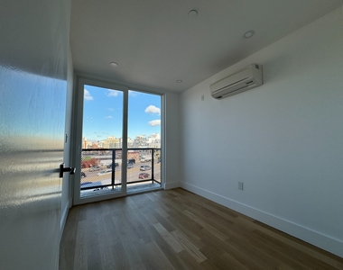 352 Meeker Avenue - Photo Thumbnail 8