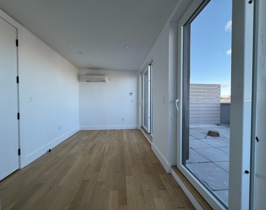 352 Meeker Avenue - Photo Thumbnail 4