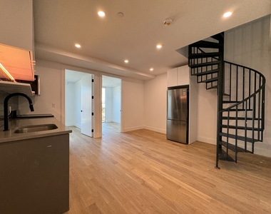 352 Meeker Avenue - Photo Thumbnail 2