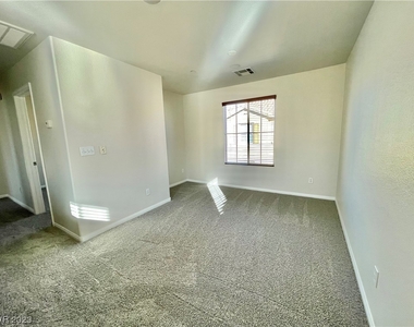 8929 Jamie Lee Avenue - Photo Thumbnail 12