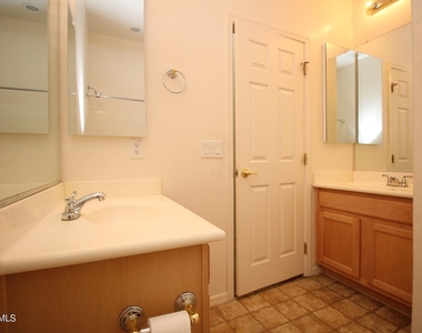 2419 W Crimson Terrace - Photo Thumbnail 17