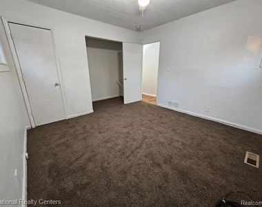 26171 Colgate Street - Photo Thumbnail 12