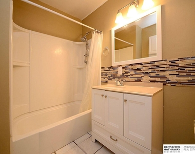 3510 N 56 Street - Photo Thumbnail 18