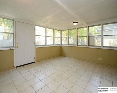 3510 N 56 Street - Photo Thumbnail 13