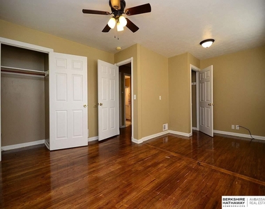 3510 N 56 Street - Photo Thumbnail 11