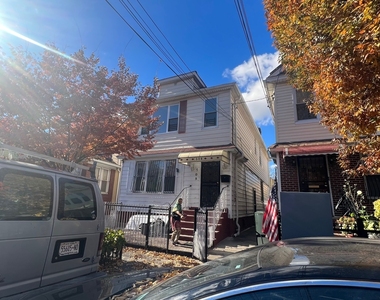 508 East 45 Street - Photo Thumbnail 10