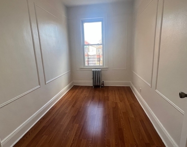 508 East 45 Street - Photo Thumbnail 5