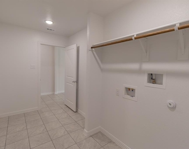 1032 Park Oak Lane - Photo Thumbnail 11