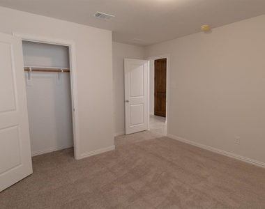 1032 Park Oak Lane - Photo Thumbnail 6