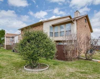 2805 Meadow Park Drive - Photo Thumbnail 0