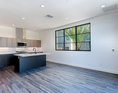 111 N Palm Canyon Dr - Photo Thumbnail 5