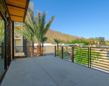 111 N Palm Canyon Dr - Photo Thumbnail 9