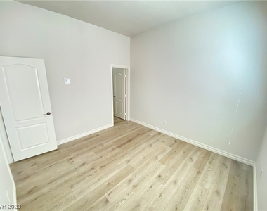 9352 Olympia Falls Avenue - Photo Thumbnail 25