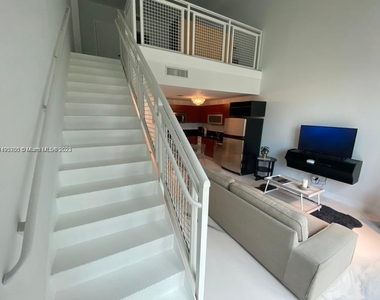 244 Biscayne Blvd - Photo Thumbnail 2