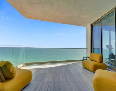 17901 Collins Ave - Photo Thumbnail 0