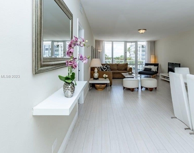 5601 Collins Ave - Photo Thumbnail 4