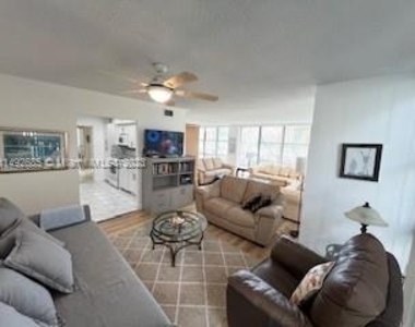 800 Parkview Dr - Photo Thumbnail 13